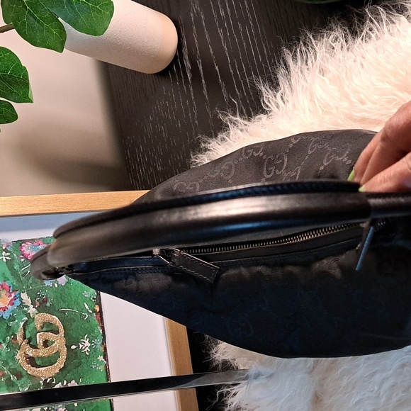 Gucci GG Canvas Shoulder Bag with COA EUC - Picture 7 of 17
